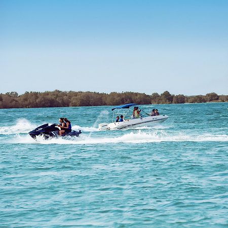 The Wb Abu Dhabi, Curio Collection By Hilton Hotel Exterior foto Boating on the Murray River