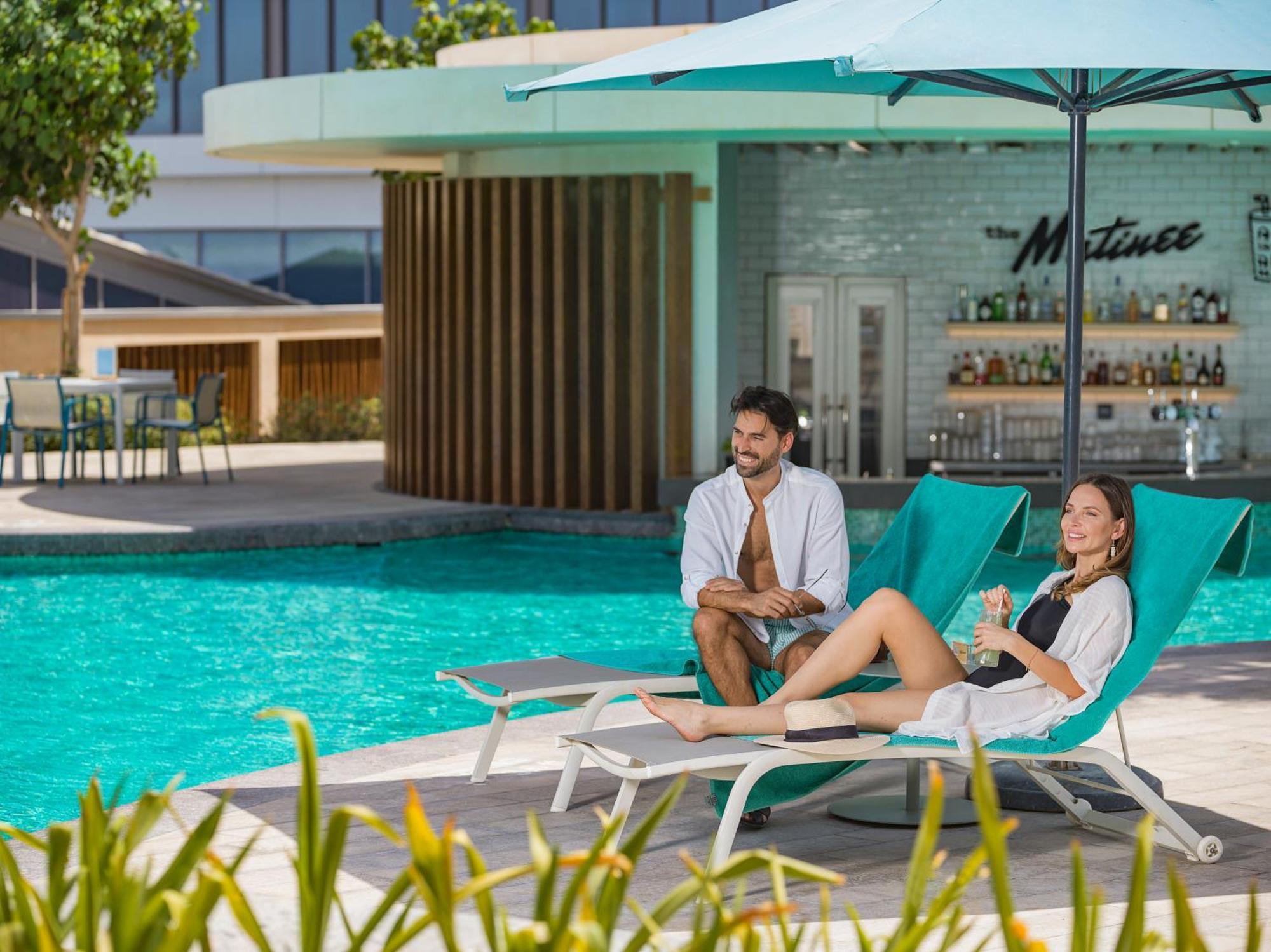 The Wb Abu Dhabi, Curio Collection By Hilton Hotel Exterior foto The Met pool bar