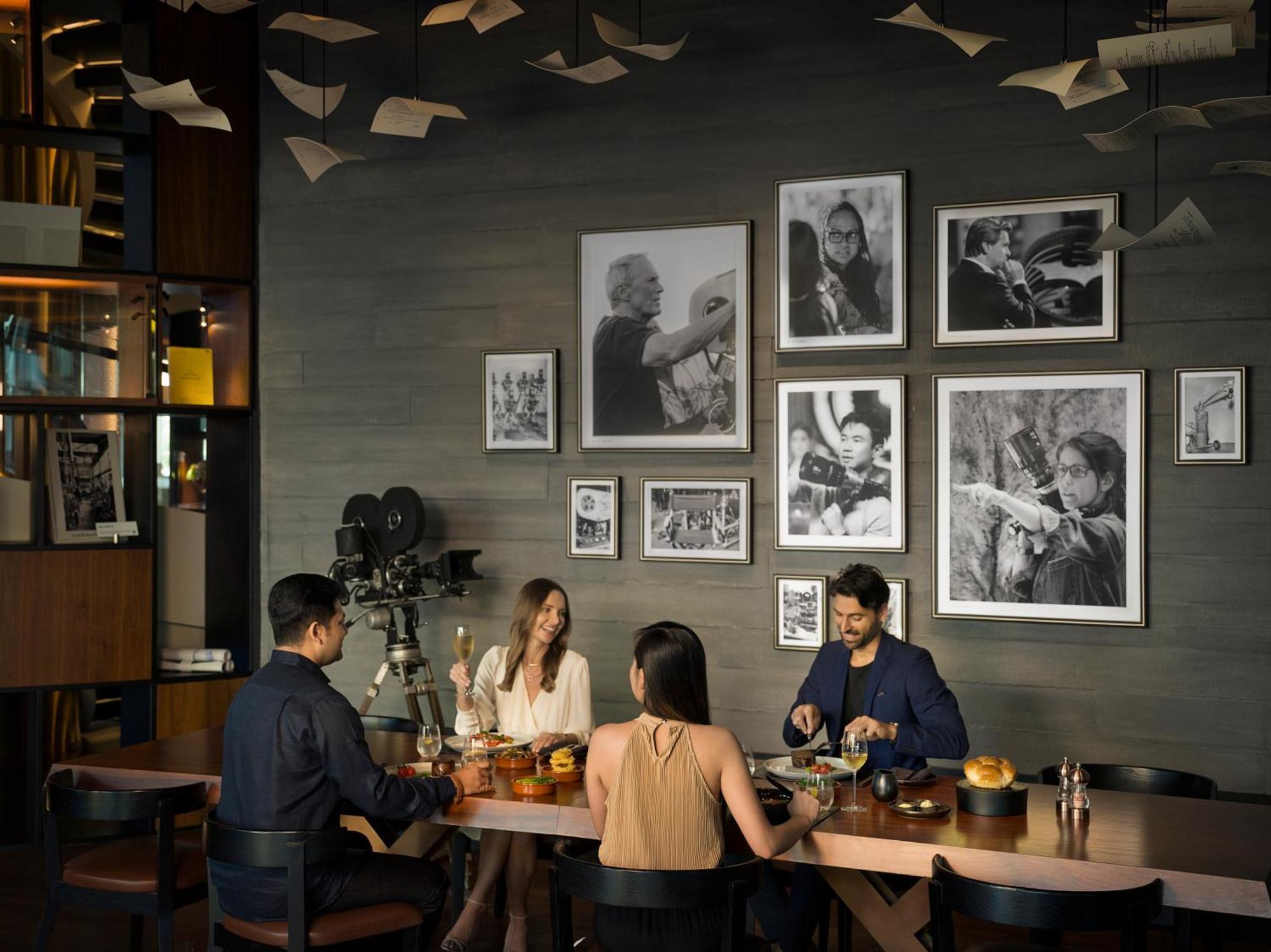 The Wb Abu Dhabi, Curio Collection By Hilton Hotel Exterior foto The Bar