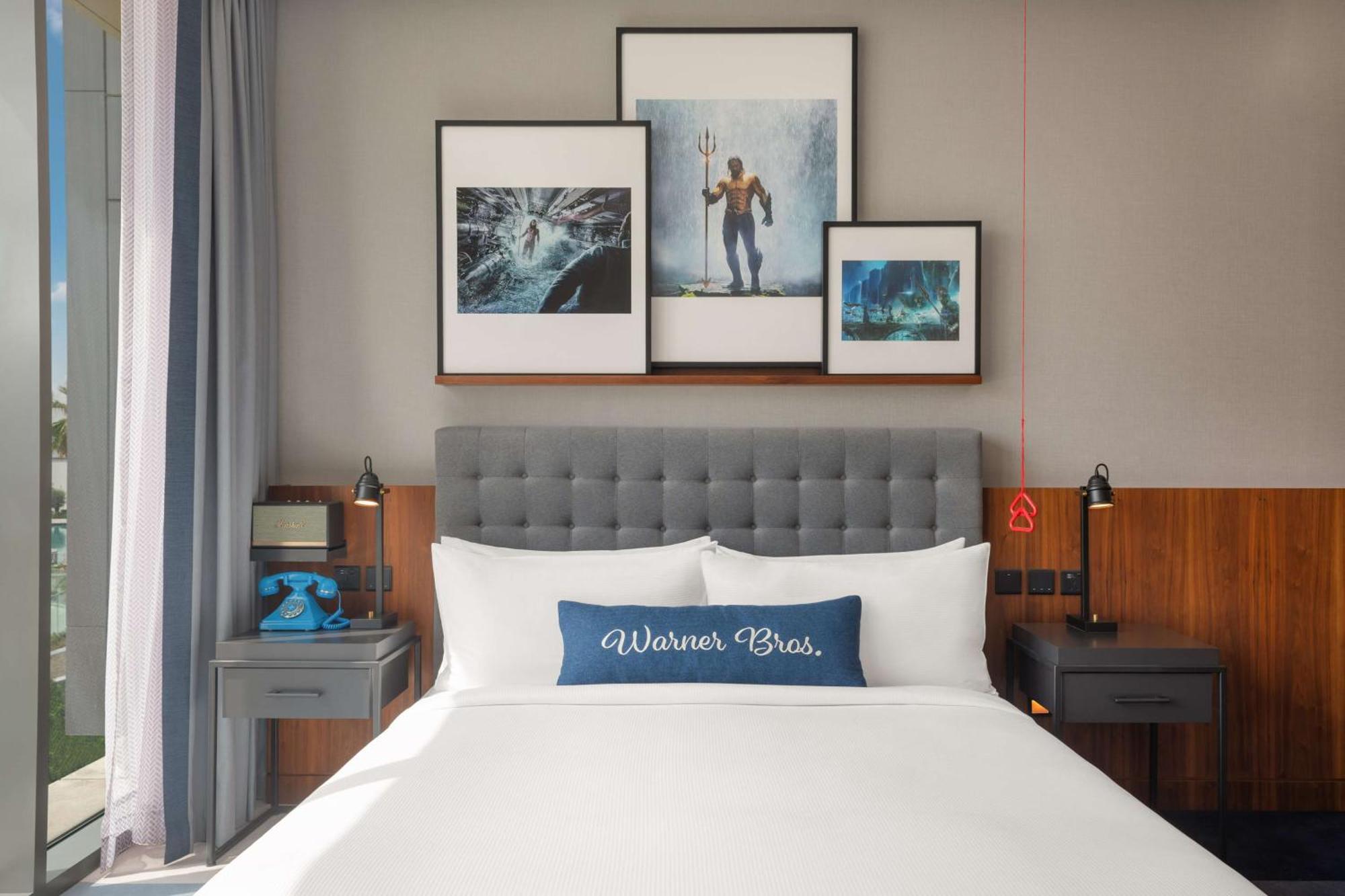 The Wb Abu Dhabi, Curio Collection By Hilton Hotel Exterior foto A guest room at the West Hollywood Hotel