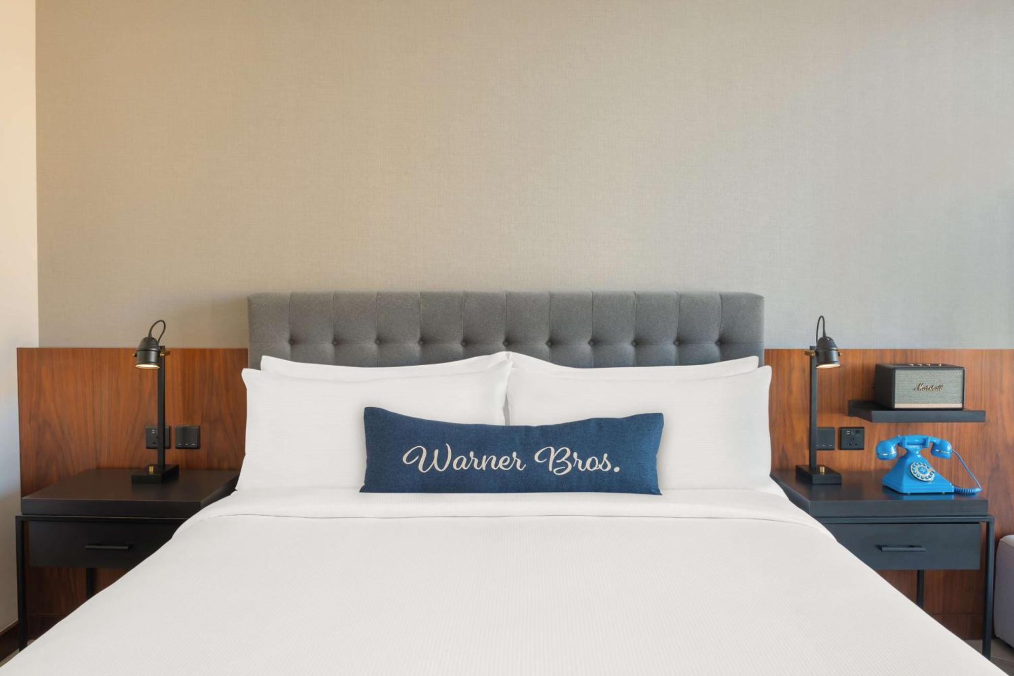 The Wb Abu Dhabi, Curio Collection By Hilton Hotel Exterior foto Warner Bros. Studio Hotel