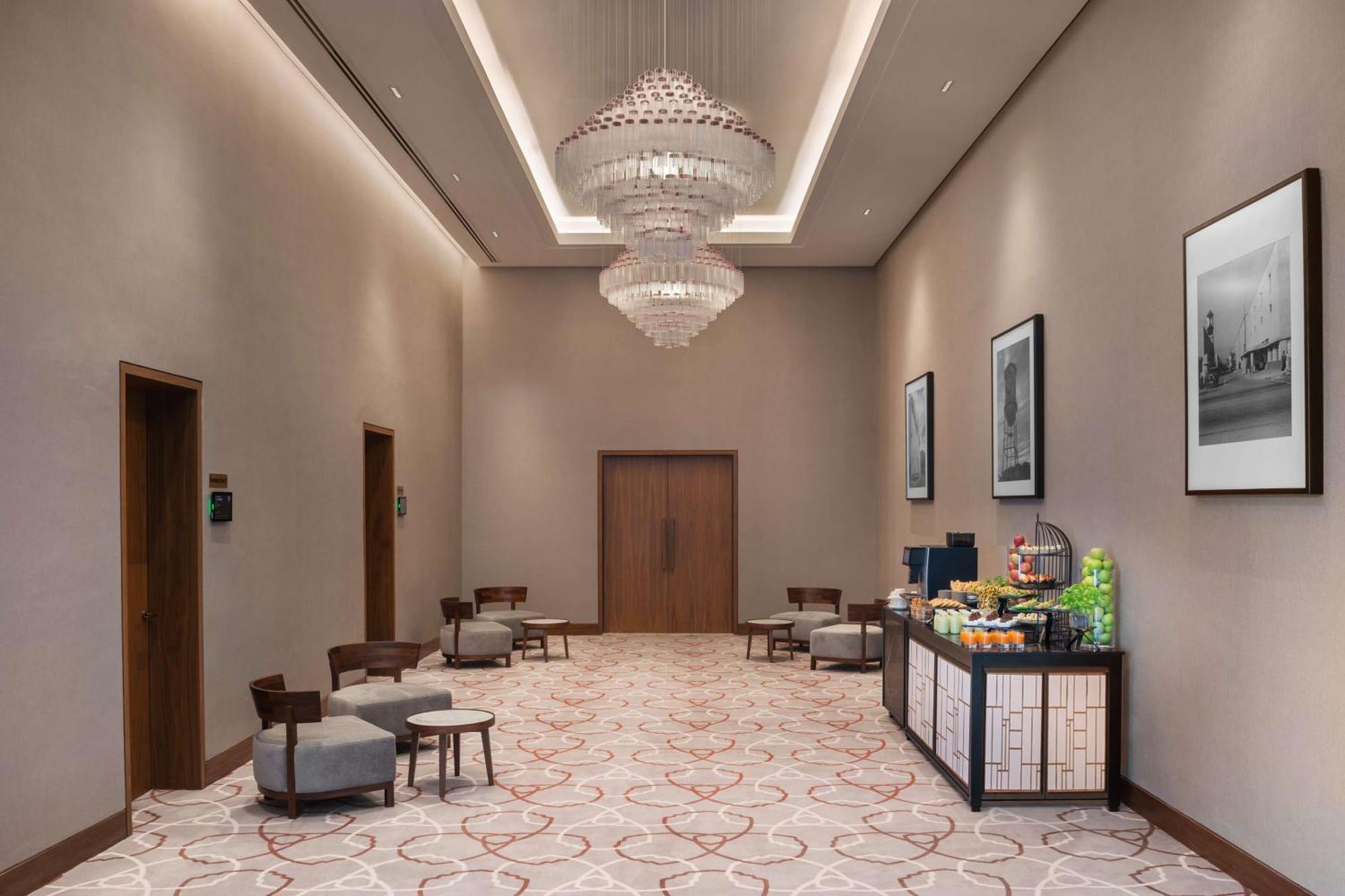 The Wb Abu Dhabi, Curio Collection By Hilton Hotel Exterior foto The interior of the hotel