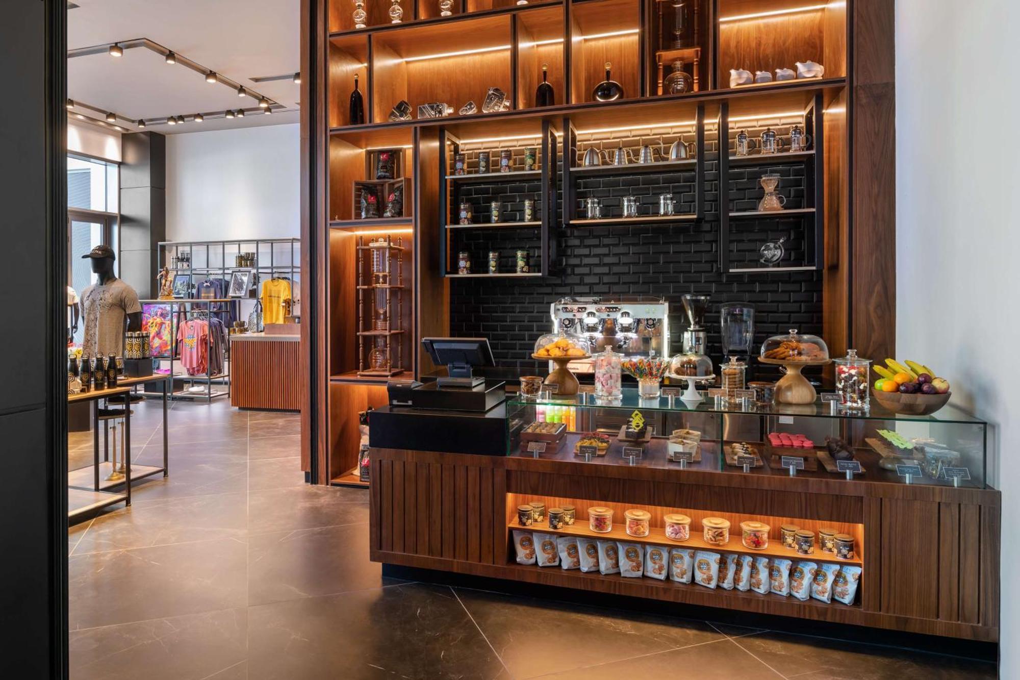 The Wb Abu Dhabi, Curio Collection By Hilton Hotel Exterior foto The interior of the R.E.D. store in the London Marriott Grand Ballroom