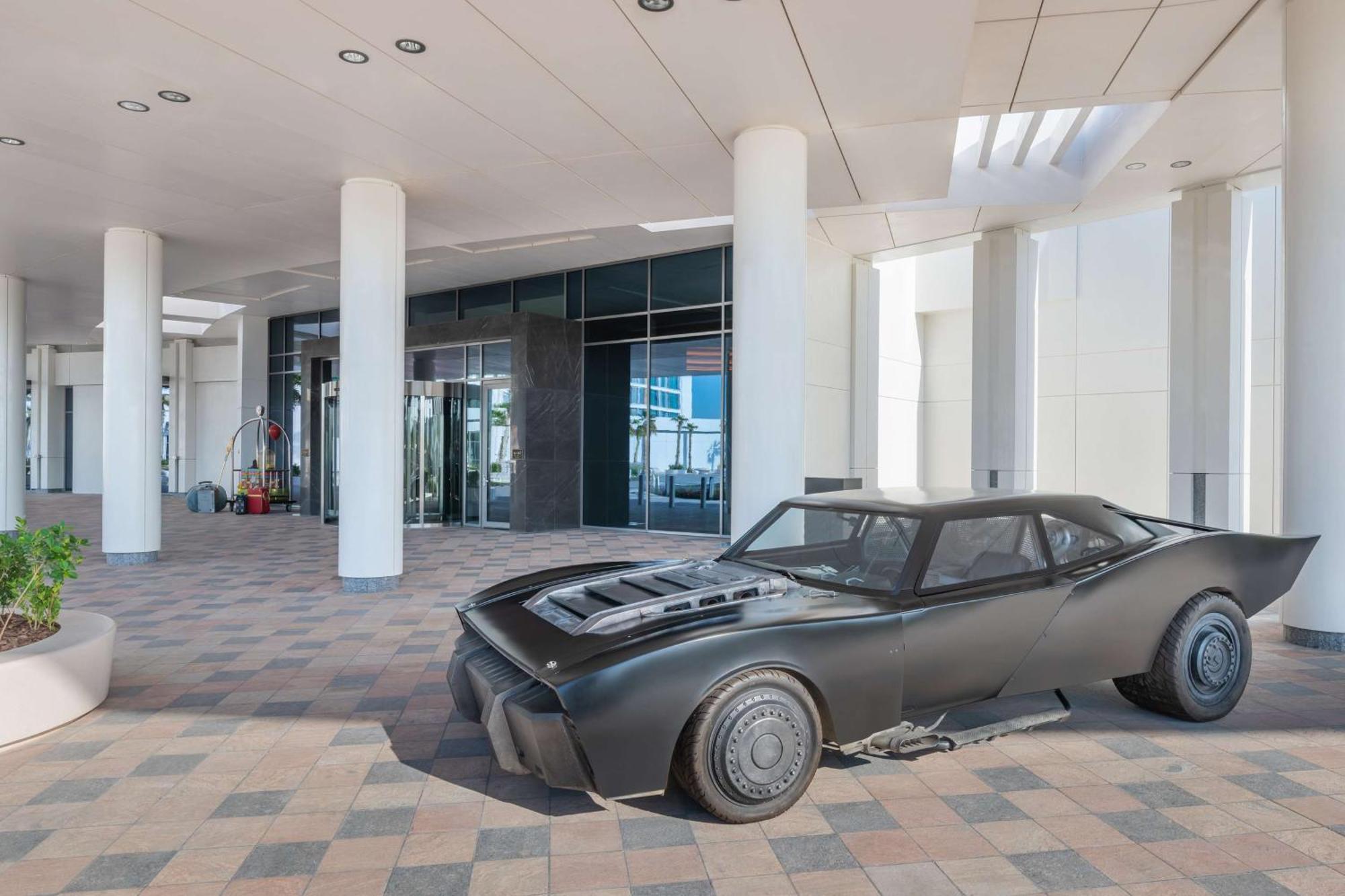 The Wb Abu Dhabi, Curio Collection By Hilton Hotel Exterior foto The Batmobile