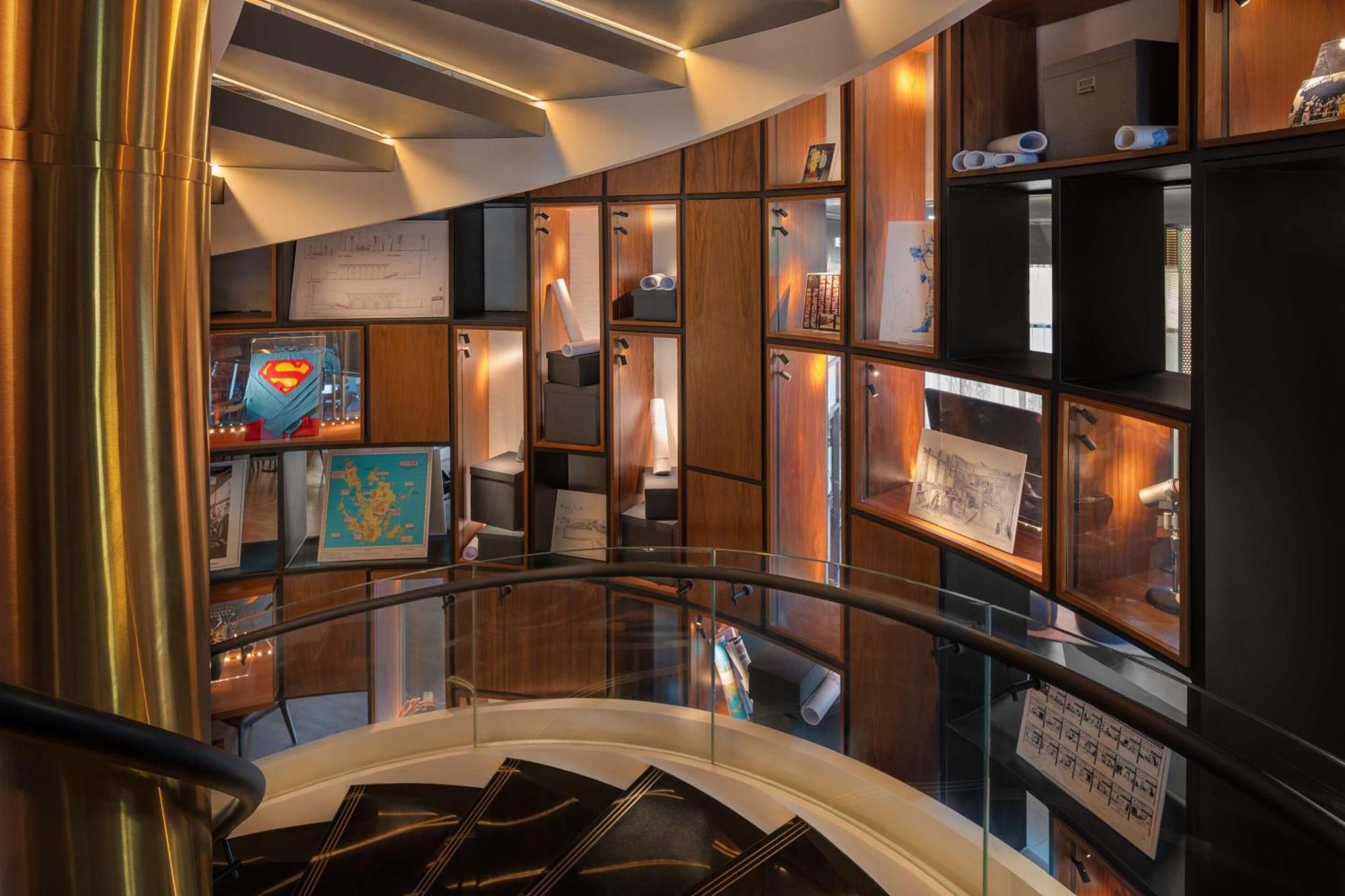 The Wb Abu Dhabi, Curio Collection By Hilton Hotel Exterior foto The staircase