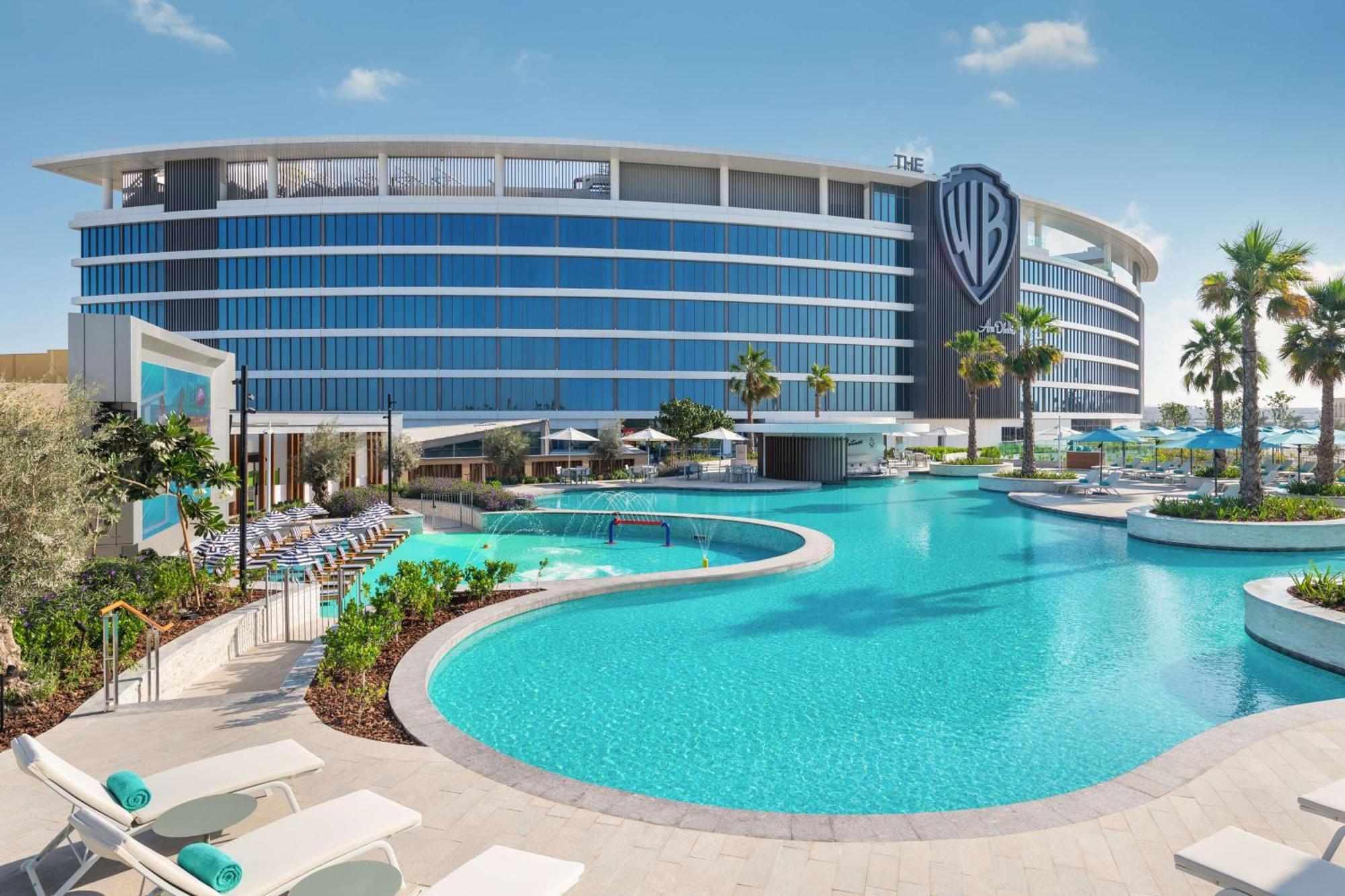 The Wb Abu Dhabi, Curio Collection By Hilton Hotel Exterior foto The hotel's pool